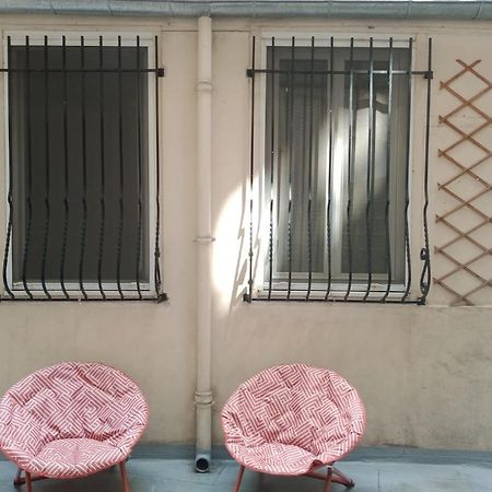 Petite Maison Avec Cour Dans Les Beaux Quartiers-Vous Faites Le Menage- Very Good Prices For T-H-E Location But You Have To Clea-N Th-E Flat Apartment Paris Ngoại thất bức ảnh