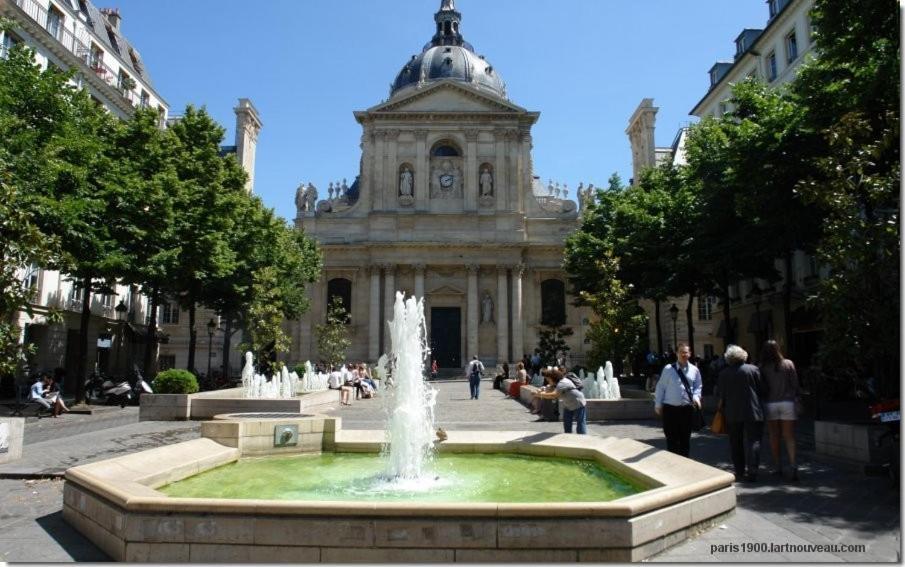 Petite Maison Avec Cour Dans Les Beaux Quartiers-Vous Faites Le Menage- Very Good Prices For T-H-E Location But You Have To Clea-N Th-E Flat Apartment Paris Ngoại thất bức ảnh