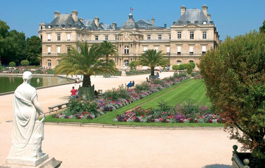 Petite Maison Avec Cour Dans Les Beaux Quartiers-Vous Faites Le Menage- Very Good Prices For T-H-E Location But You Have To Clea-N Th-E Flat Apartment Paris Ngoại thất bức ảnh