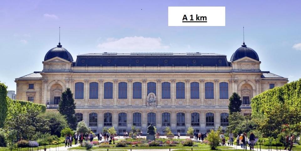 Petite Maison Avec Cour Dans Les Beaux Quartiers-Vous Faites Le Menage- Very Good Prices For T-H-E Location But You Have To Clea-N Th-E Flat Apartment Paris Ngoại thất bức ảnh