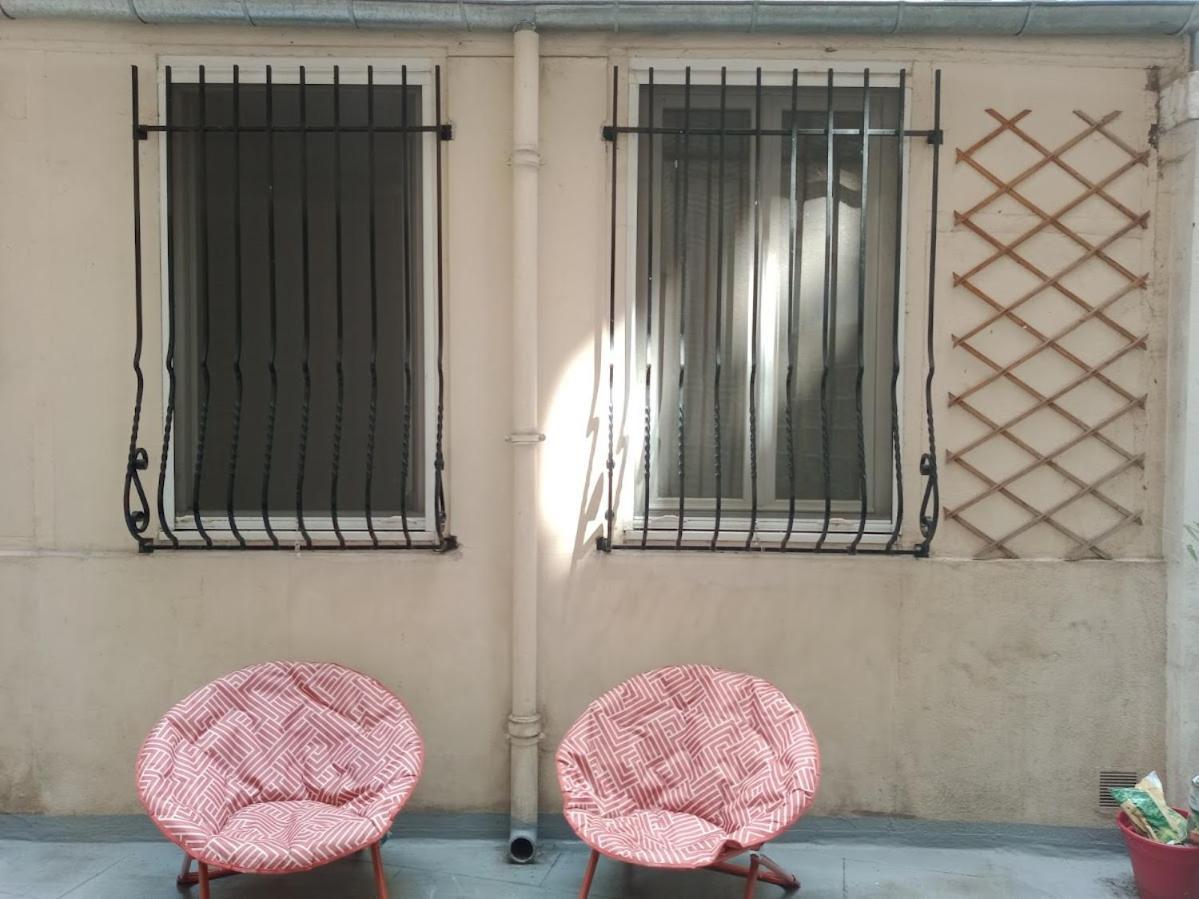 Petite Maison Avec Cour Dans Les Beaux Quartiers-Vous Faites Le Menage- Very Good Prices For T-H-E Location But You Have To Clea-N Th-E Flat Apartment Paris Ngoại thất bức ảnh