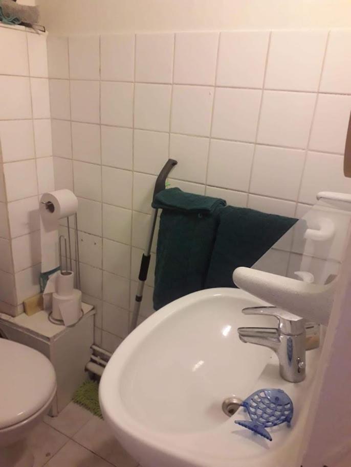 Petite Maison Avec Cour Dans Les Beaux Quartiers-Vous Faites Le Menage- Very Good Prices For T-H-E Location But You Have To Clea-N Th-E Flat Apartment Paris Ngoại thất bức ảnh