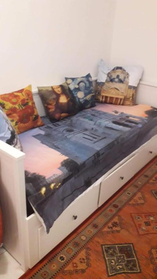 Petite Maison Avec Cour Dans Les Beaux Quartiers-Vous Faites Le Menage- Very Good Prices For T-H-E Location But You Have To Clea-N Th-E Flat Apartment Paris Ngoại thất bức ảnh