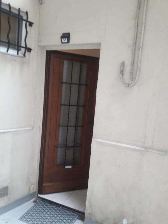 Petite Maison Avec Cour Dans Les Beaux Quartiers-Vous Faites Le Menage- Very Good Prices For T-H-E Location But You Have To Clea-N Th-E Flat Apartment Paris Ngoại thất bức ảnh